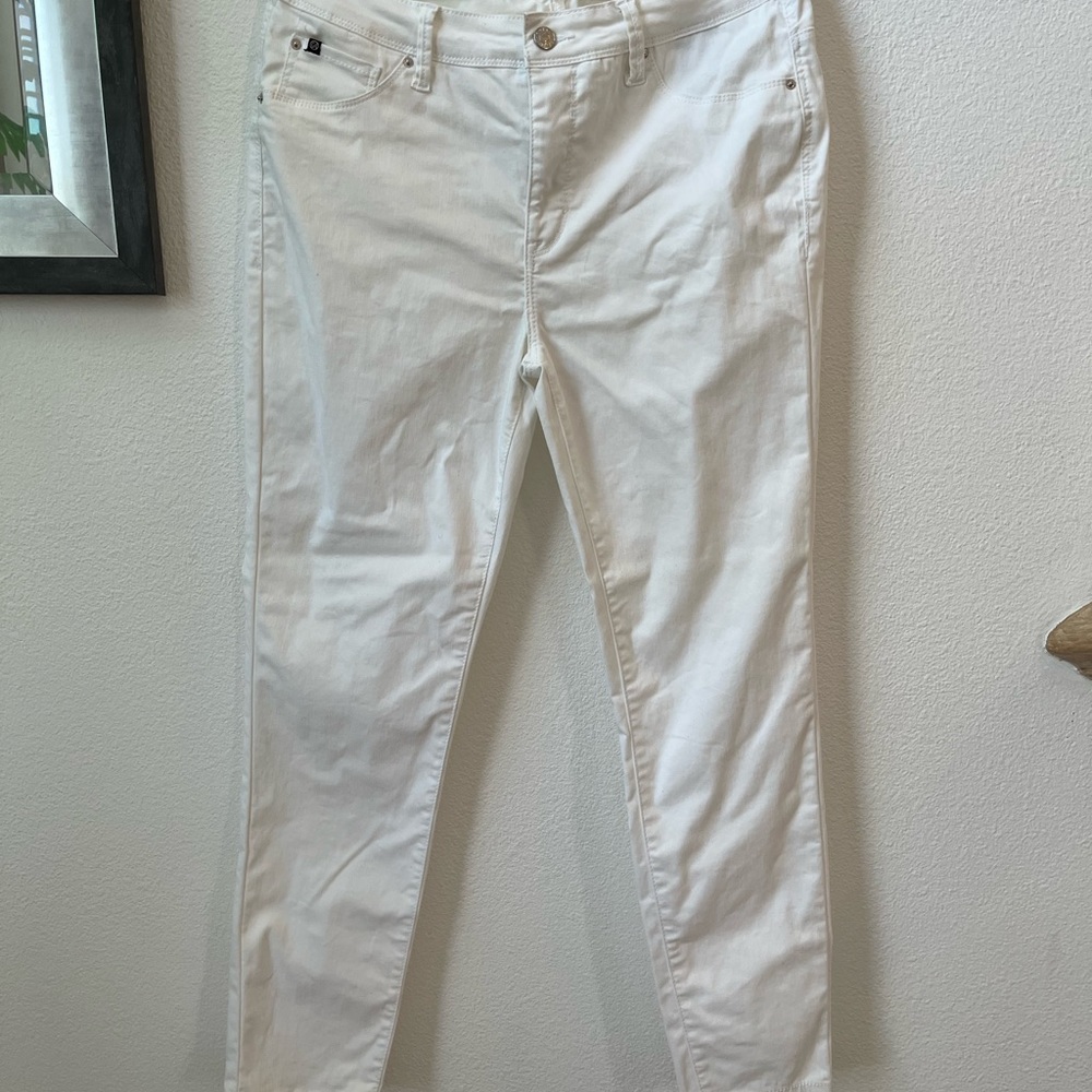 Curve Appeal. White jeggings. Size 10.